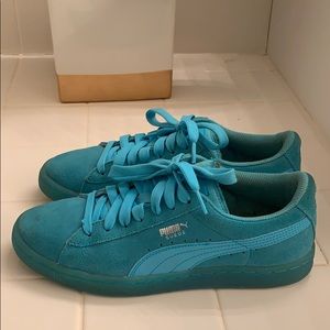 Women’s size 9 Pumas